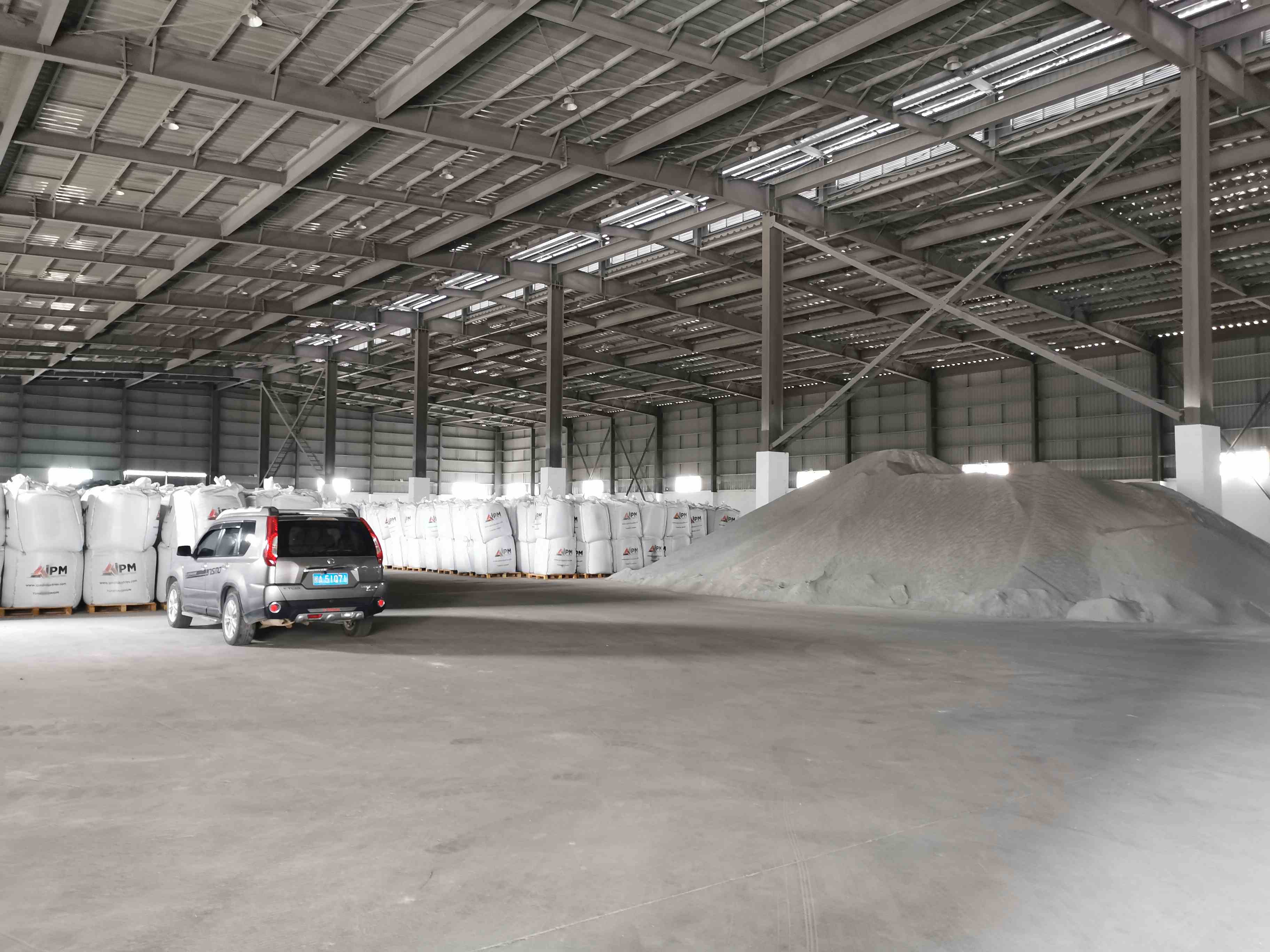 White Portland Cement: Composition, Manufacturing, and Key Applications